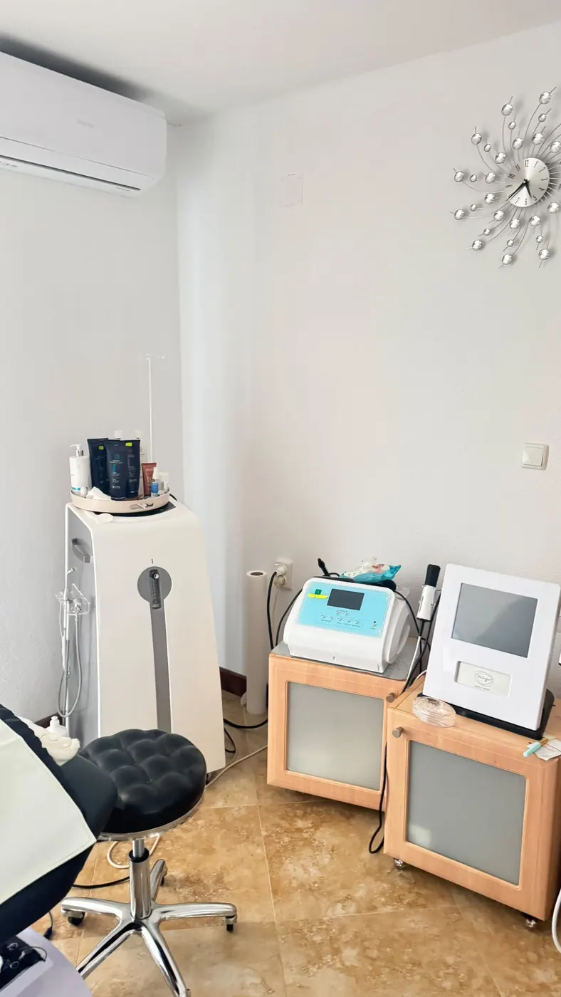 Echipamente de înfrumusețare și remodelare corporală, cu produse profesionale